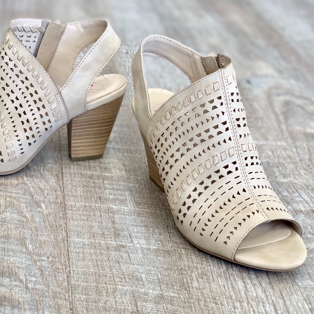 NEW Delicious Taupe Cut Stacked Wood Bootie Sandal - Picture 5 of 6